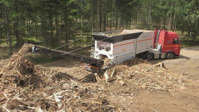 Mobile shredder processing wood waste