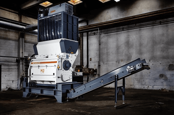 Industrial pre-shredder with discharge conveyor