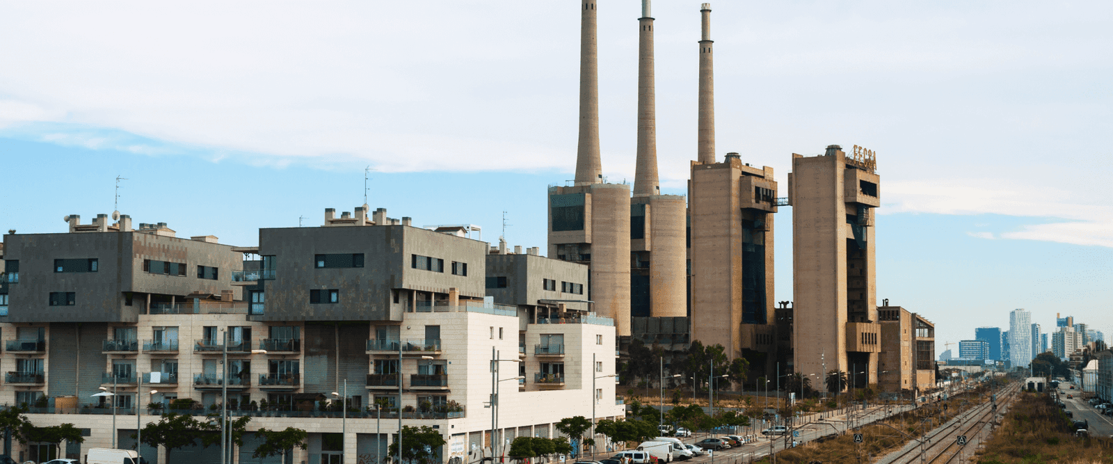 Industrial energy plant that burns refuse-derived fuel